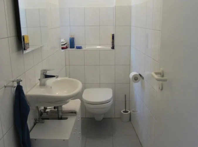 Grosse 20 Km Von Koeln Bis Zu 17 Personen *